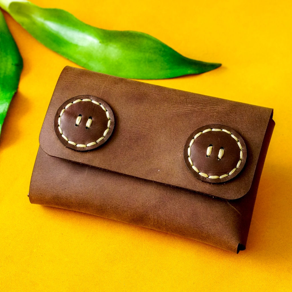 Ví da bò đựng thẻ và bài Tây cúc bấm nam châm Thành Long Leather Store