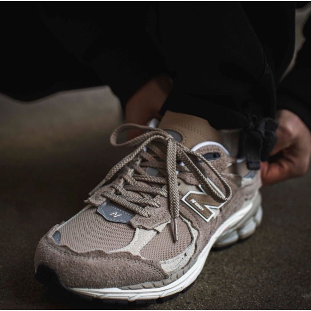 Giày New Balance 2002R