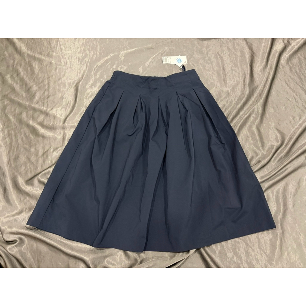 Pass chân váy uni. q. lo size L newtag