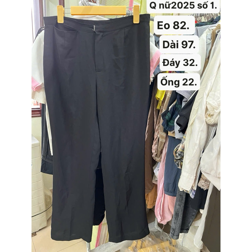 Quần dài nữ eo 82cm, dài 97cm.