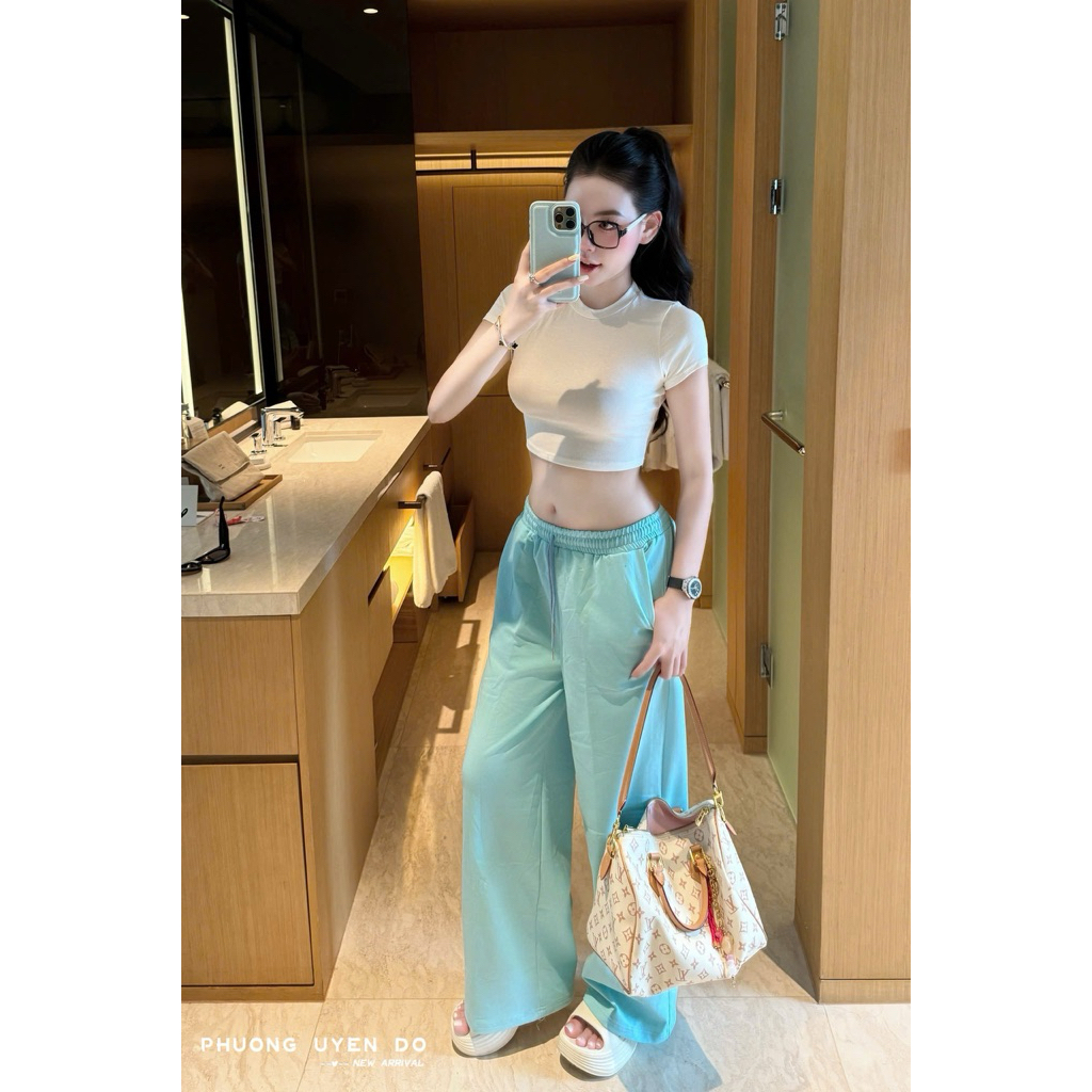 Set áo croptop quần xanh hot hit  SM