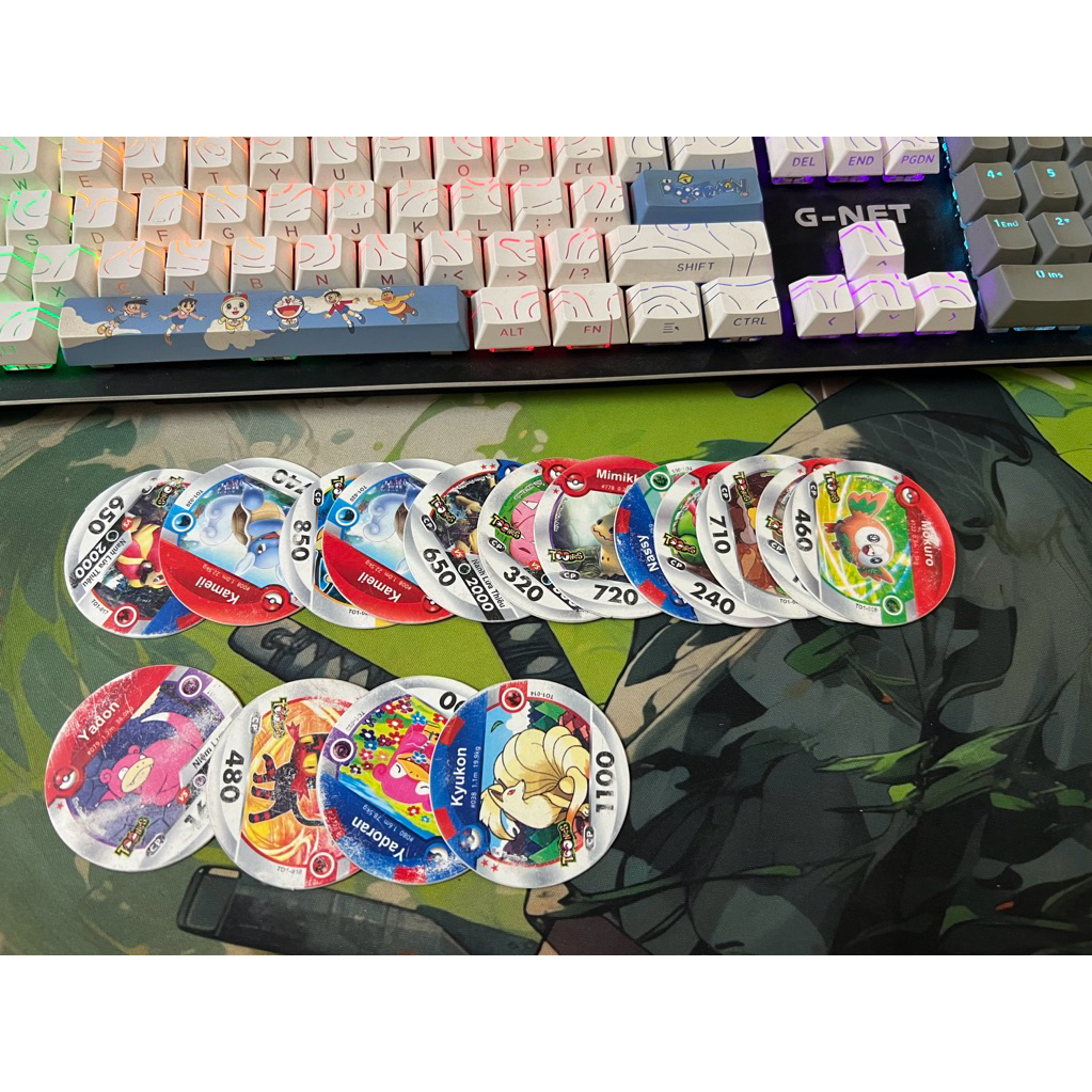 Thẻ nhựa tròn Pokemon Toonies sưu tầm.