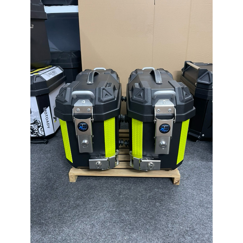 Thùng nhựa 25L 2 khóa tháo lắp nhanh phong cách thùng nhôm ADV