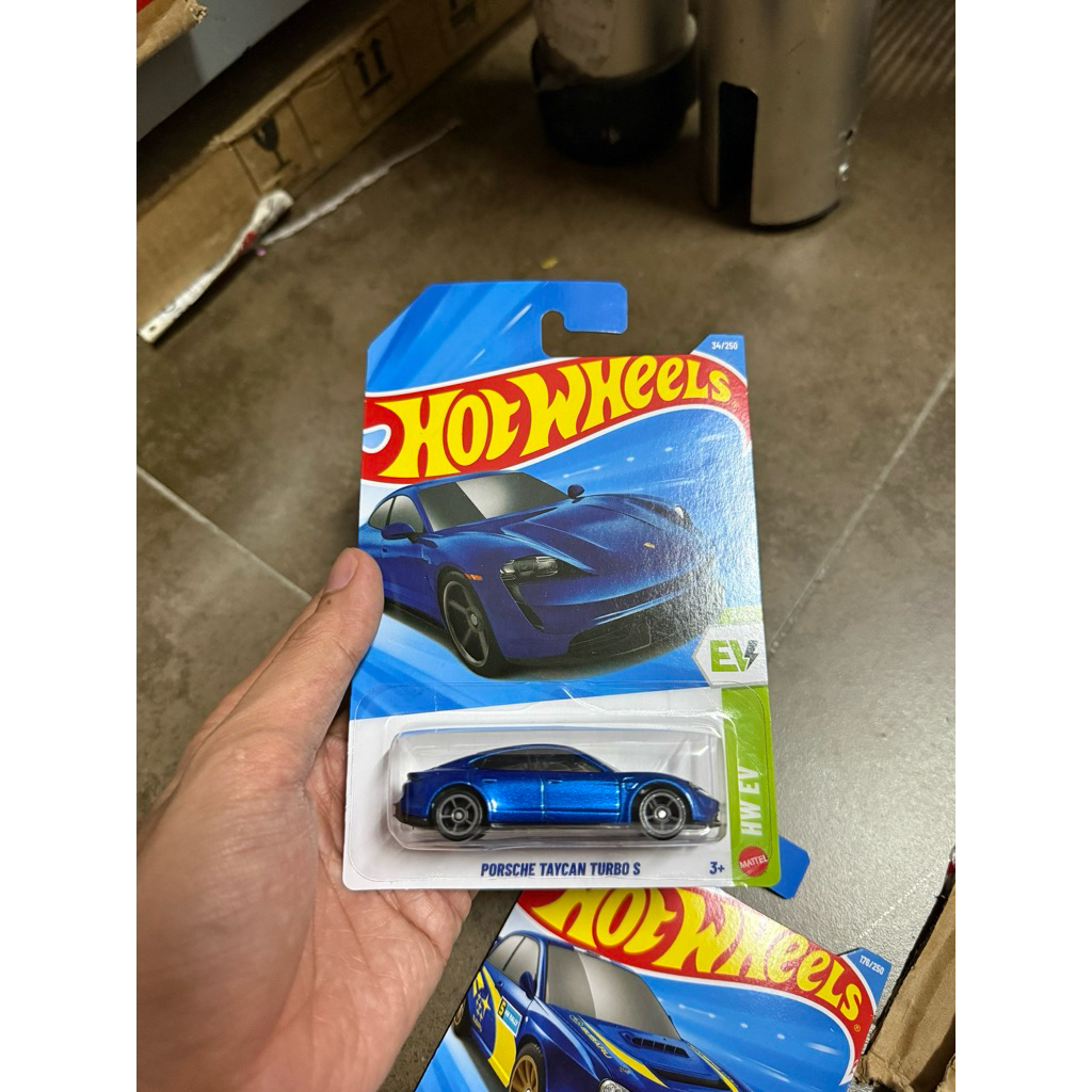 HOT WHEELS HW EV - PORSCHE TAYCAN TURBO S BLUE - JJL01