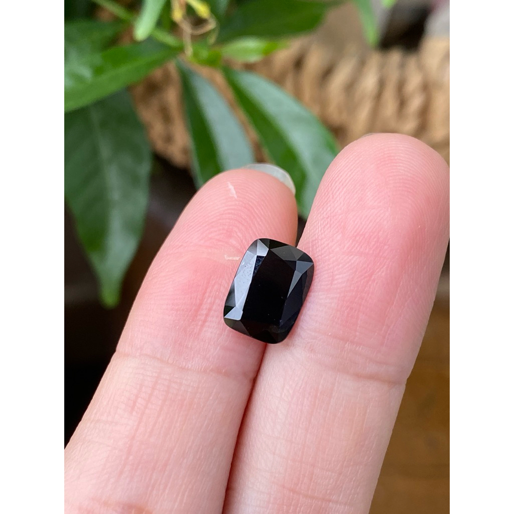 Spinel đen
