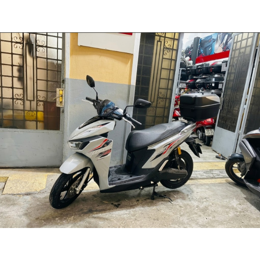 Thùng Givi  Cho Xe Máy Điện Vinfsat Viper, Thùng B32N-ADV Có Tựa Lưng Mới 100% Chính Hãng