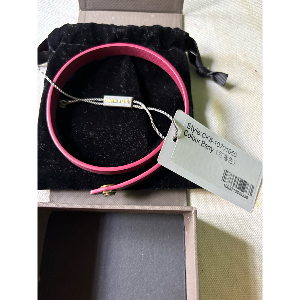 Choker / Vòng Cổ Da Charles & Keith Màu Berry Khóa Kim Loại Vàng Sang Chảnh - Hàng Sẵn Fullbox