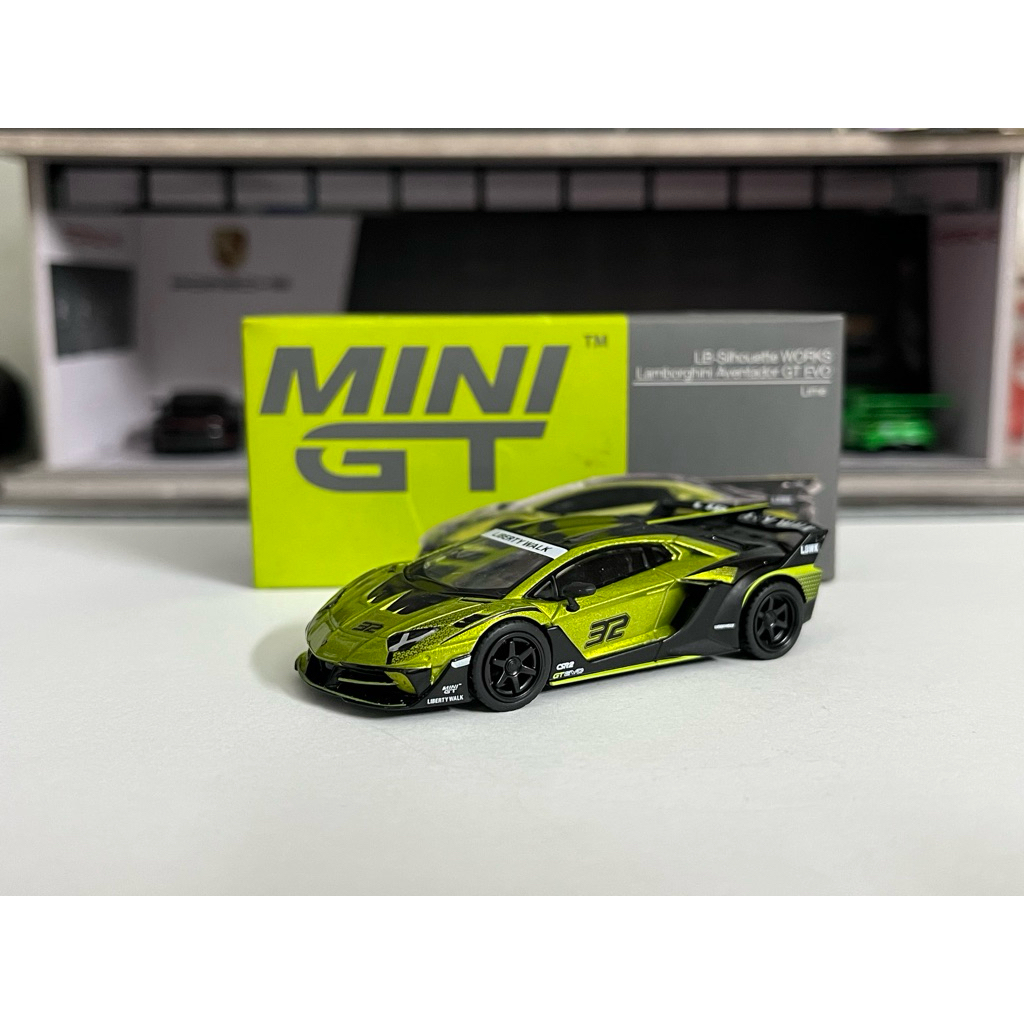 Xe mô hình Mini GT 605 Lamborghini Aventador GT Evo LBWK Lime LOOSE ĐẸP