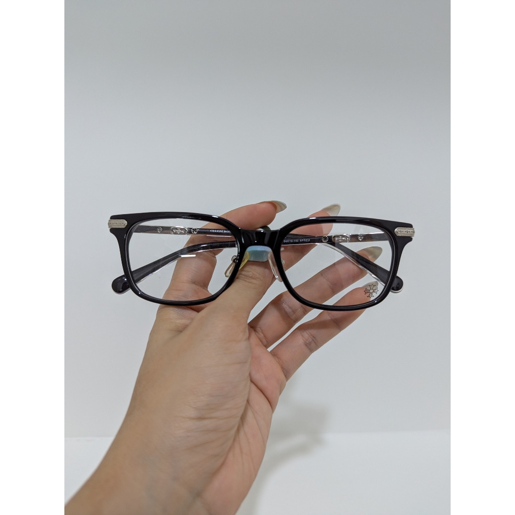 Kính si hiệu Mỹ acetate bọc titan đen form chữ nhật mặt vừa to