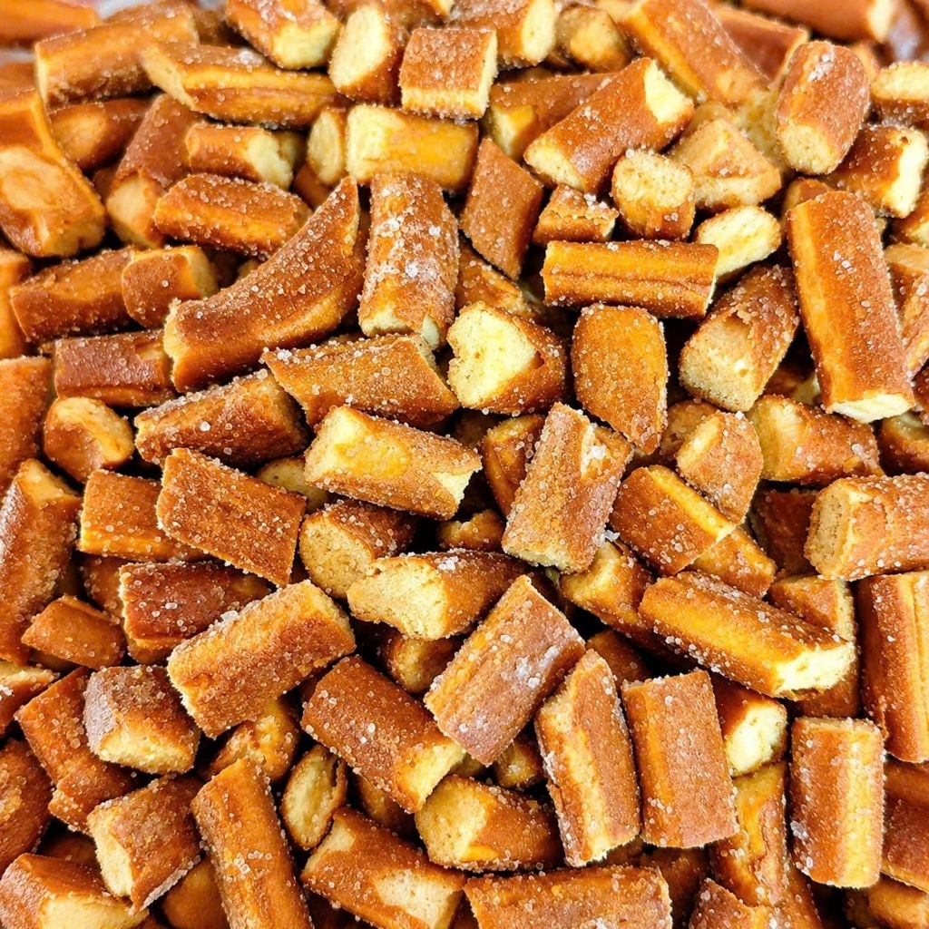 Bánh mì khúc giòn vị caramel muối biển.Bánh mì khúc giòn rụm thơm béo caramel,ăn 1 miếng là khó dừng