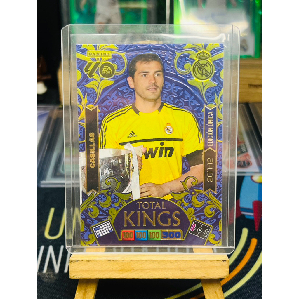 Thẻ bóng đá Iker Casillas Real Madrid Total Kings Edicion Unica Panini Adrenalyn XL La Liga 2025/26