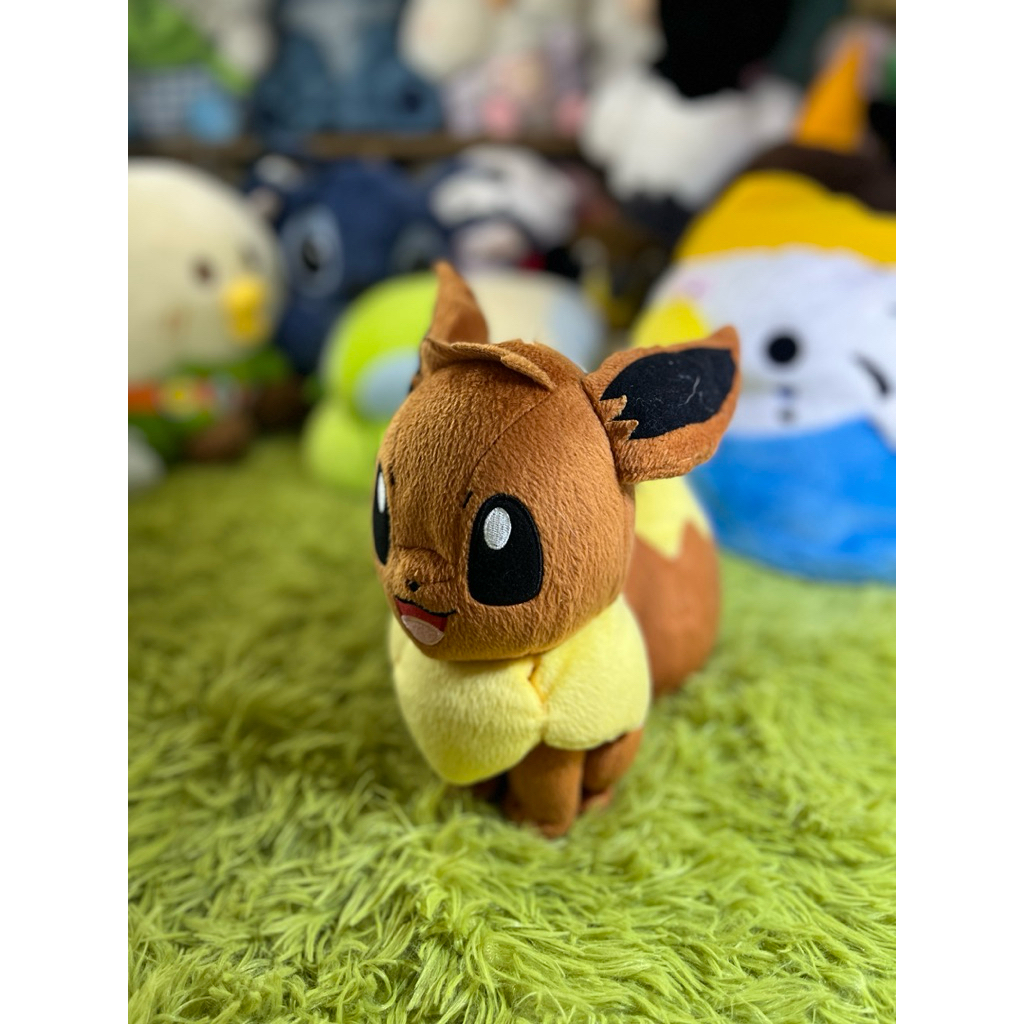 Gấu bông hình pokemon Evee dáng ngồi tem Ban