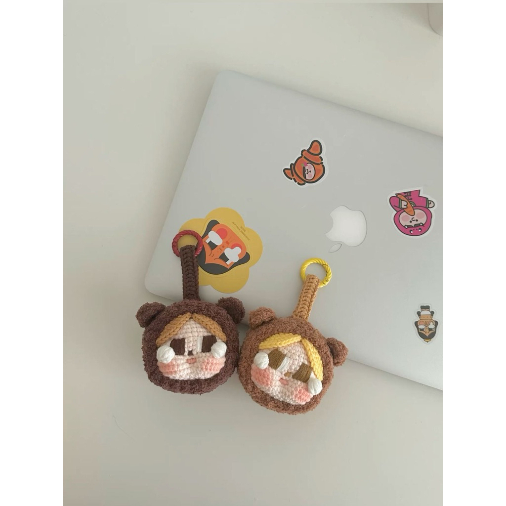 móc khóa Crybaby bằng len thủ công, thường được gọi là "Crybaby Crochet Hook" hoặc "Crybaby Crying A