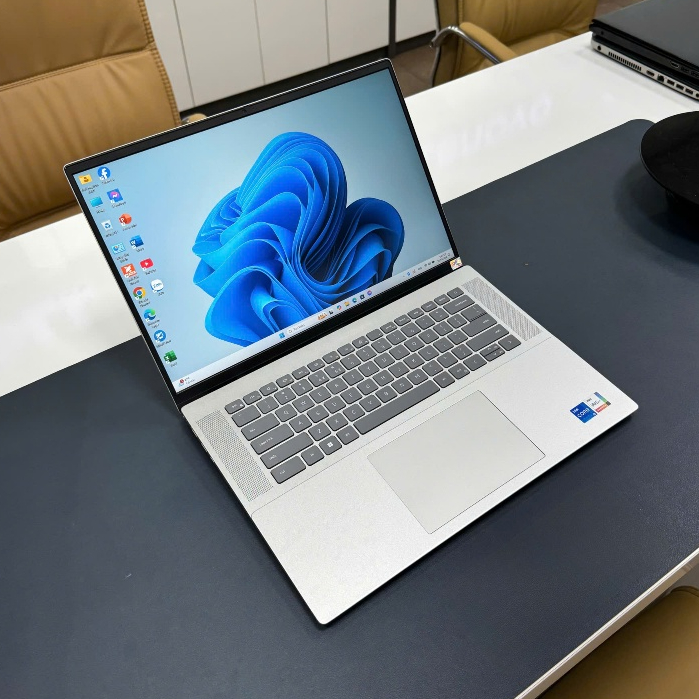 Laptop Dell inspiron 5620 Plus/ Core i5 1240P 16CPU/ Ram 32Gb/ SSD Nvme 512Gb/ 16'' IPS FHD+