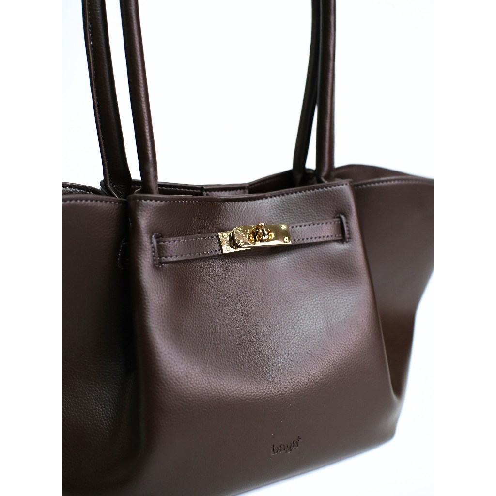 BAGA Goda Size M - Túi Xách Nữ Da PU Mềm, Thiết Kế Tối Giản, Màu Choco (Chưa Kèm Charm, Charm Giảm 30%) | BigBuy360 - bigbuy360.vn