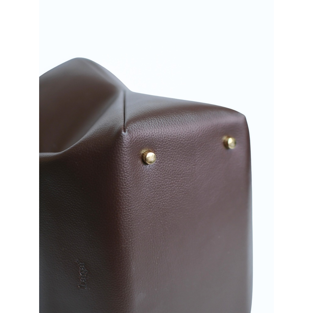 BAGA Goda Size M - Túi Xách Nữ Da PU Mềm, Thiết Kế Tối Giản, Màu Choco (Chưa Kèm Charm, Charm Giảm 30%) | BigBuy360 - bigbuy360.vn