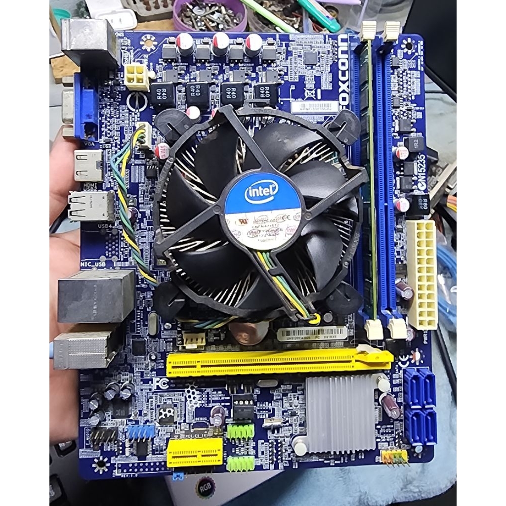 main h61m foxconn kẹp 2gb ram cpu g2030