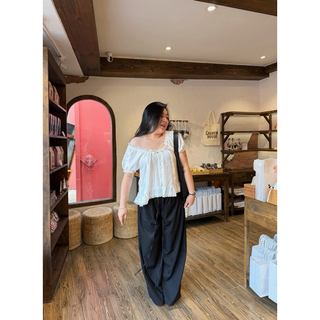 LASSIE BIGSIZE| Áo tơ trắng viền ren - HALI TOP