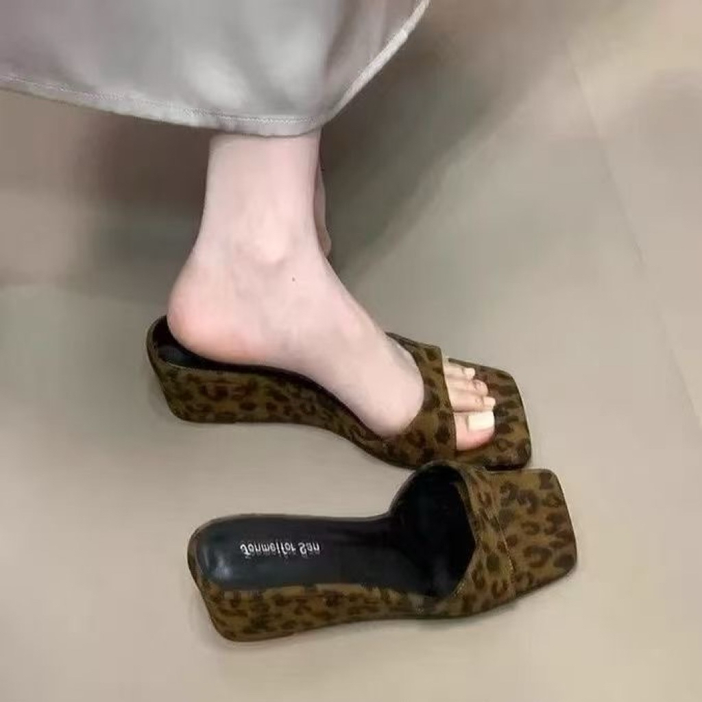 dép xuồng quai ngang màu be (beige wedge sandals)