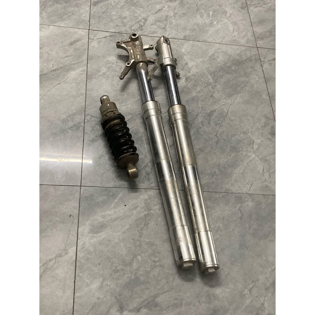 Benelli TNT 125 - Xe mô tô naked bike 125cc, động cơ 4 thì, phun xăng điện tử
