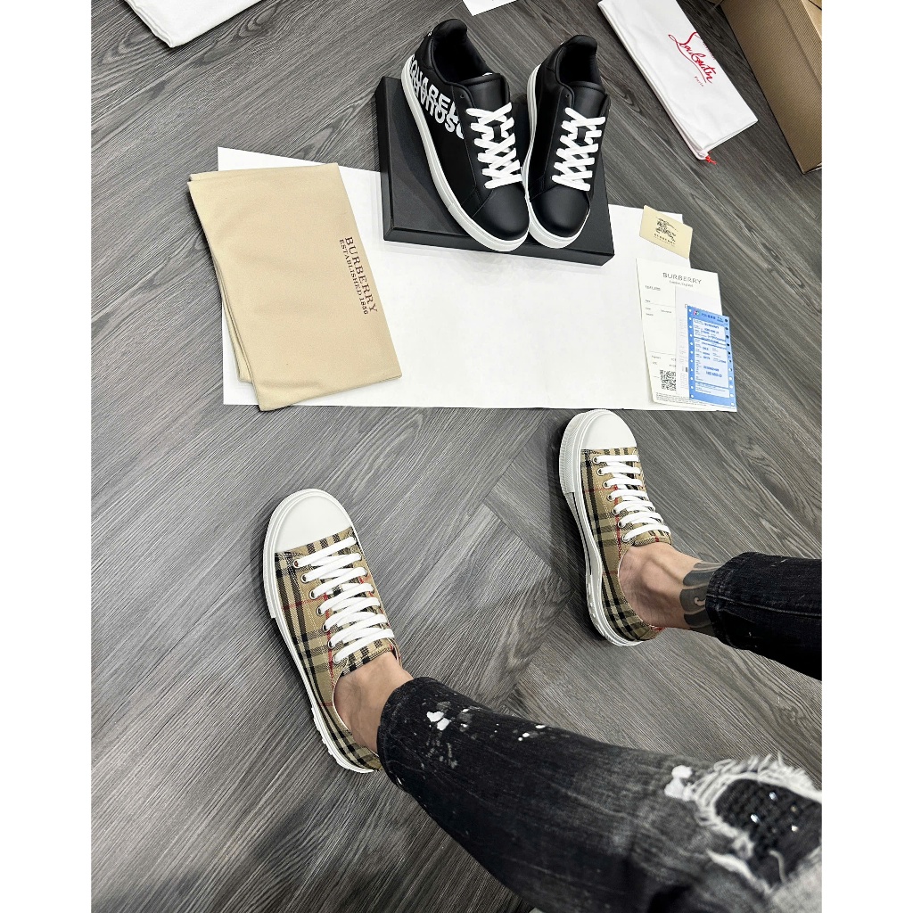 Giày dây Snk Dsquared2 màu đen dệt vân chữ màu trắng vàng monogram thêu vạch sọc ngang quai đế cói p