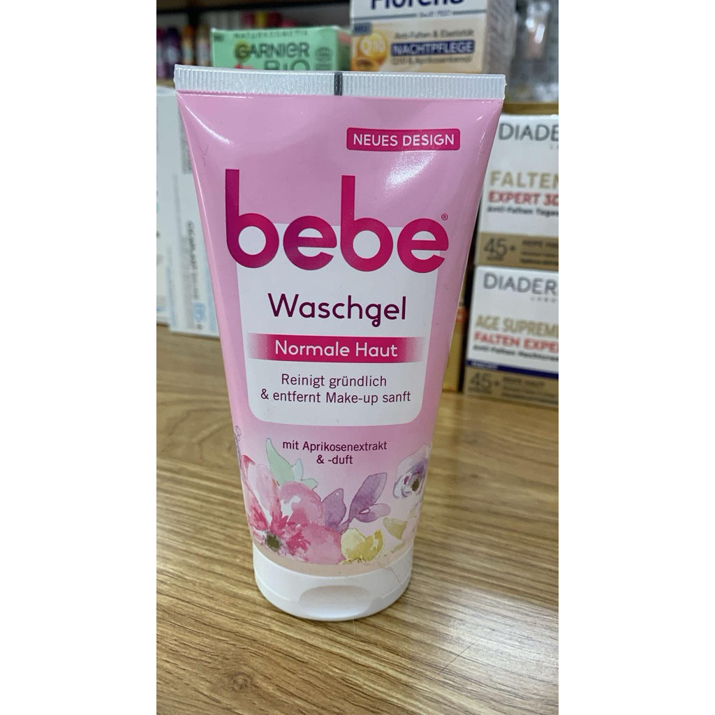 Sữa rửa mặt kiêm tẩy trang và tẩy da chết BEBE