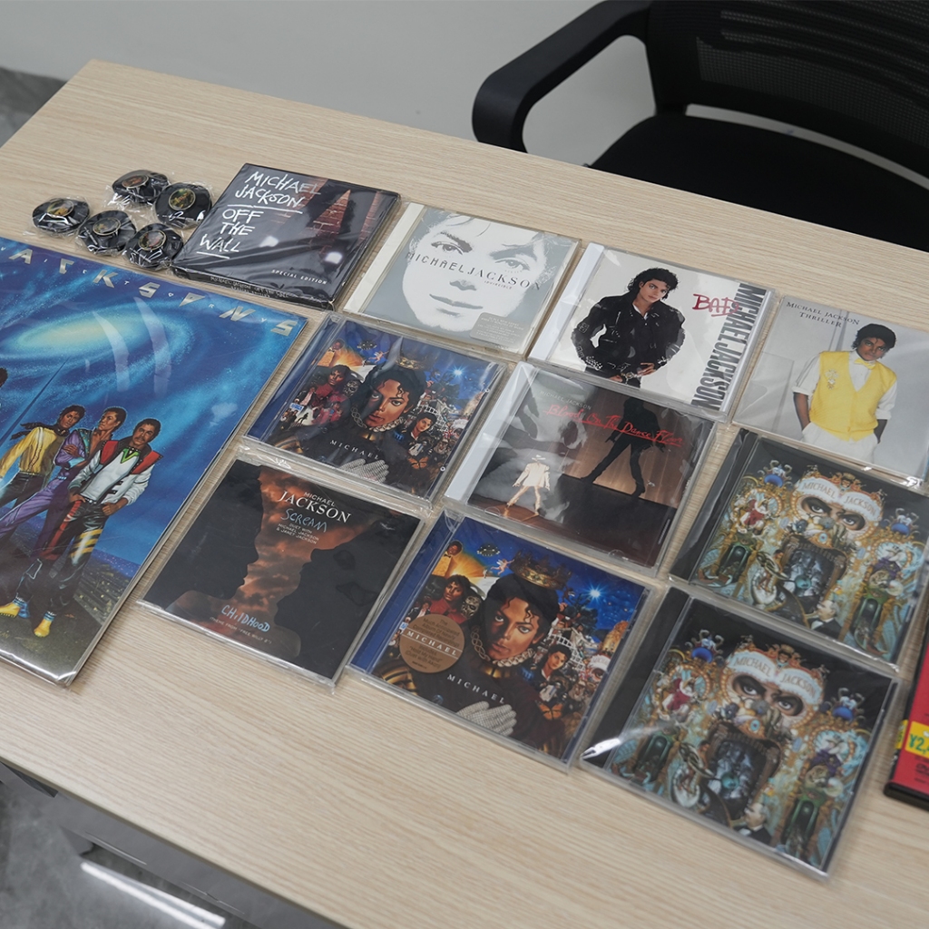 Michael Jackson CD, DVD, phụ kiện