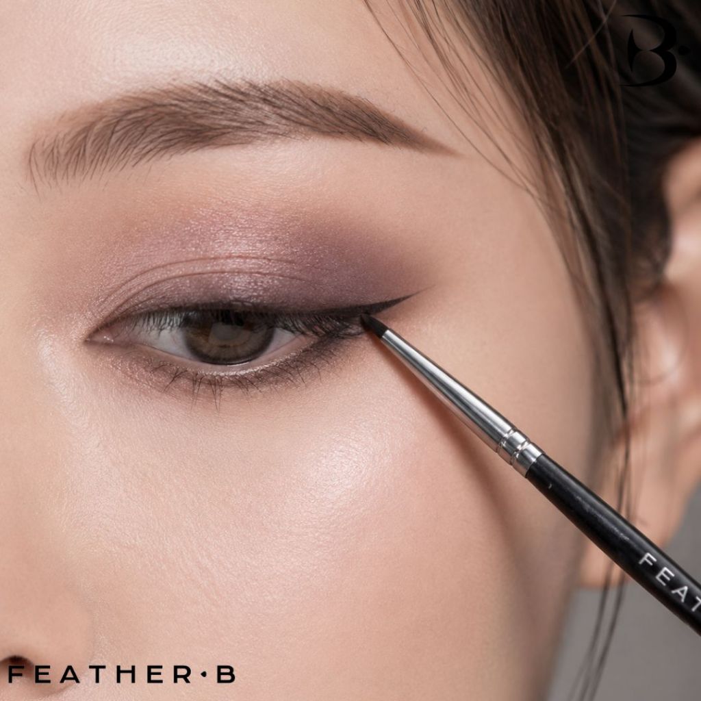 Cọ Eyeliner Nhỏ Feather B - M250