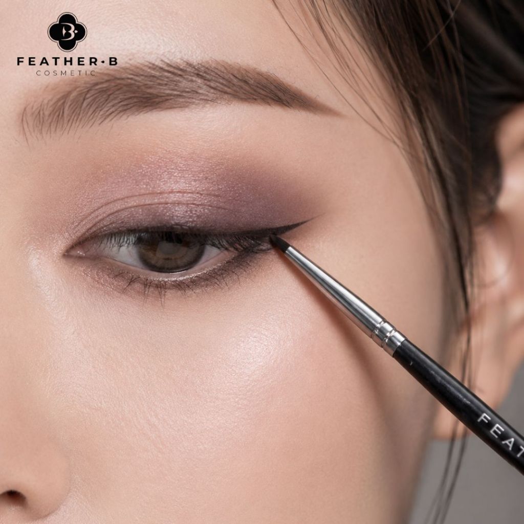 Cọ liner - viền mí mắt Feather B M250