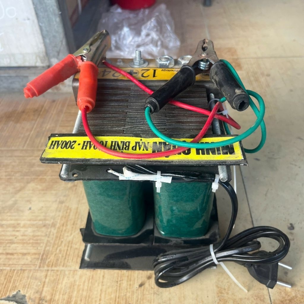 Máy Sạc Bình Ắc Quy Biến Áp 12V/24V 100Ah-200Ah Dây Đồng Công Suất Lớn Sạc Xe Máy Ô Tô Tàu Thuyền