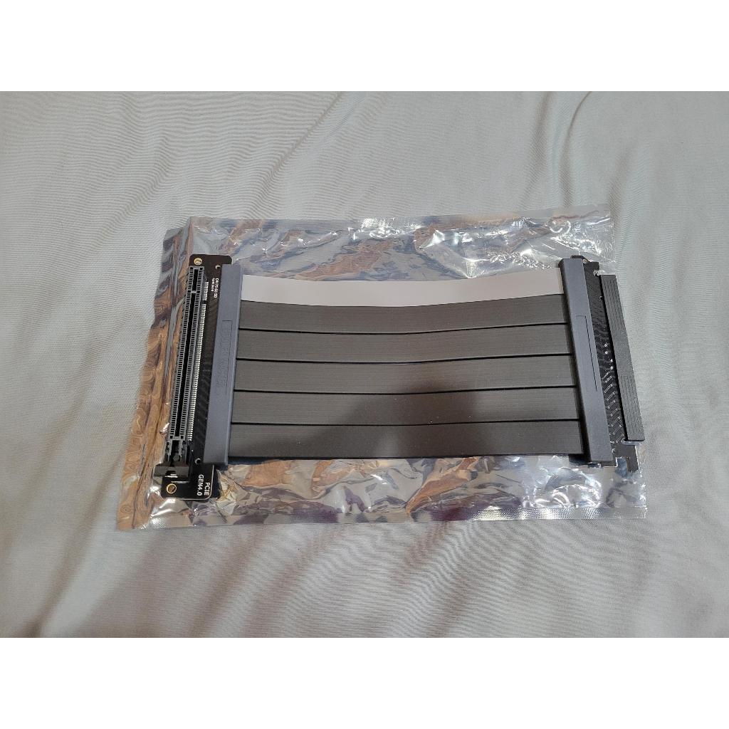 Dây riser Coolermaster PCIe 4.0 x16 đen 16.5cm
