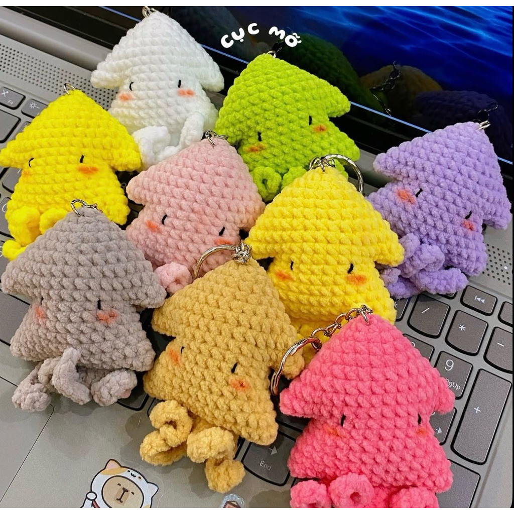 [Handmade] Móc Khoá Len Mềm Mại Hình Con Mực Dễ Thương Dùng Treo Balo, Làm Quà Tặng….