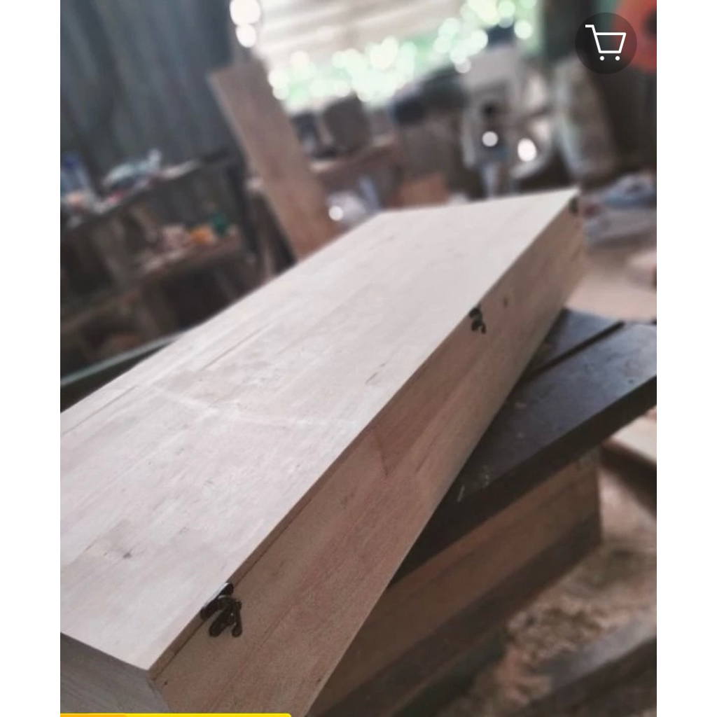 Hộp gỗ dài 72 cm, rộng 25 cm, cao 25 cm.