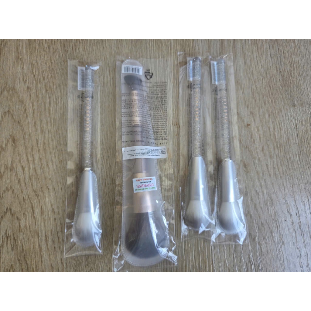 Cọ trang điểm Dear Dahlia chính hãng, mới 100%
