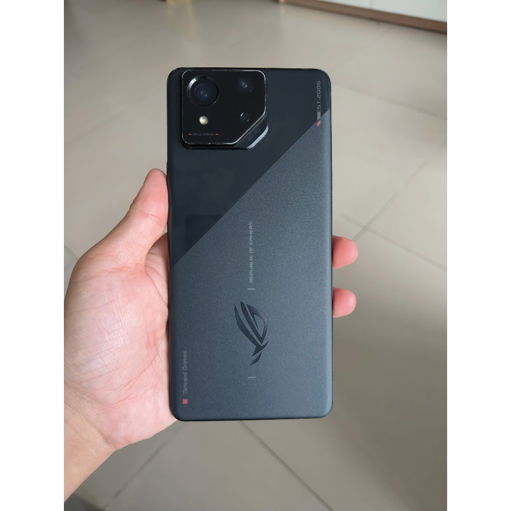Asus ROG Phone 8 - Snapdragon 8 Gen 3, tần số quét 165Hz