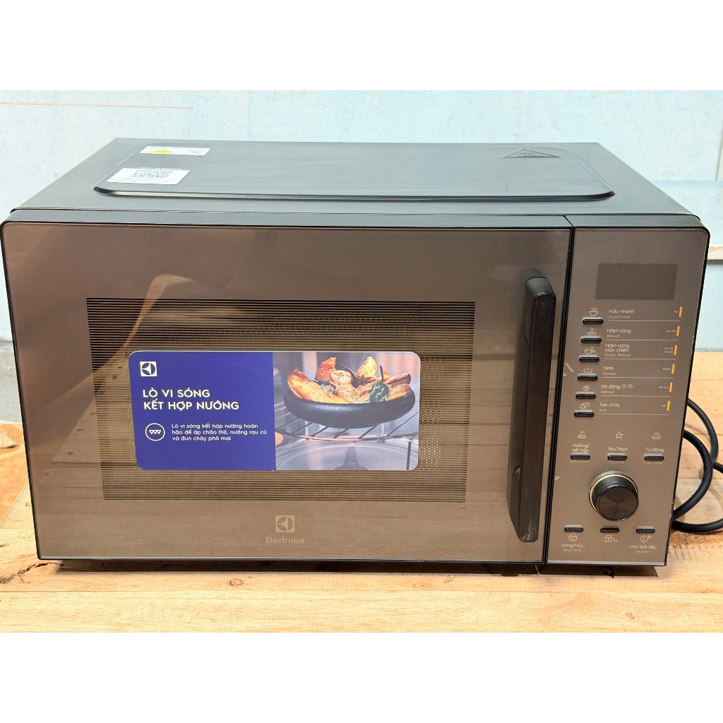 Lò vi sóng có nướng 30L Electrolux EMG30D22BM ( TRỪNG BÀY KO THÙNG)