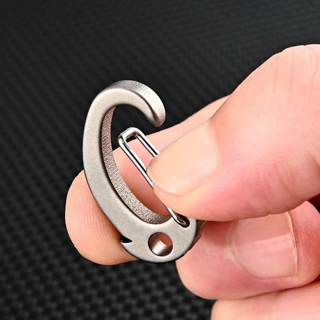 Móc khóa đa năng mini titanium chia tool có ngàm khui bia  EDC M30