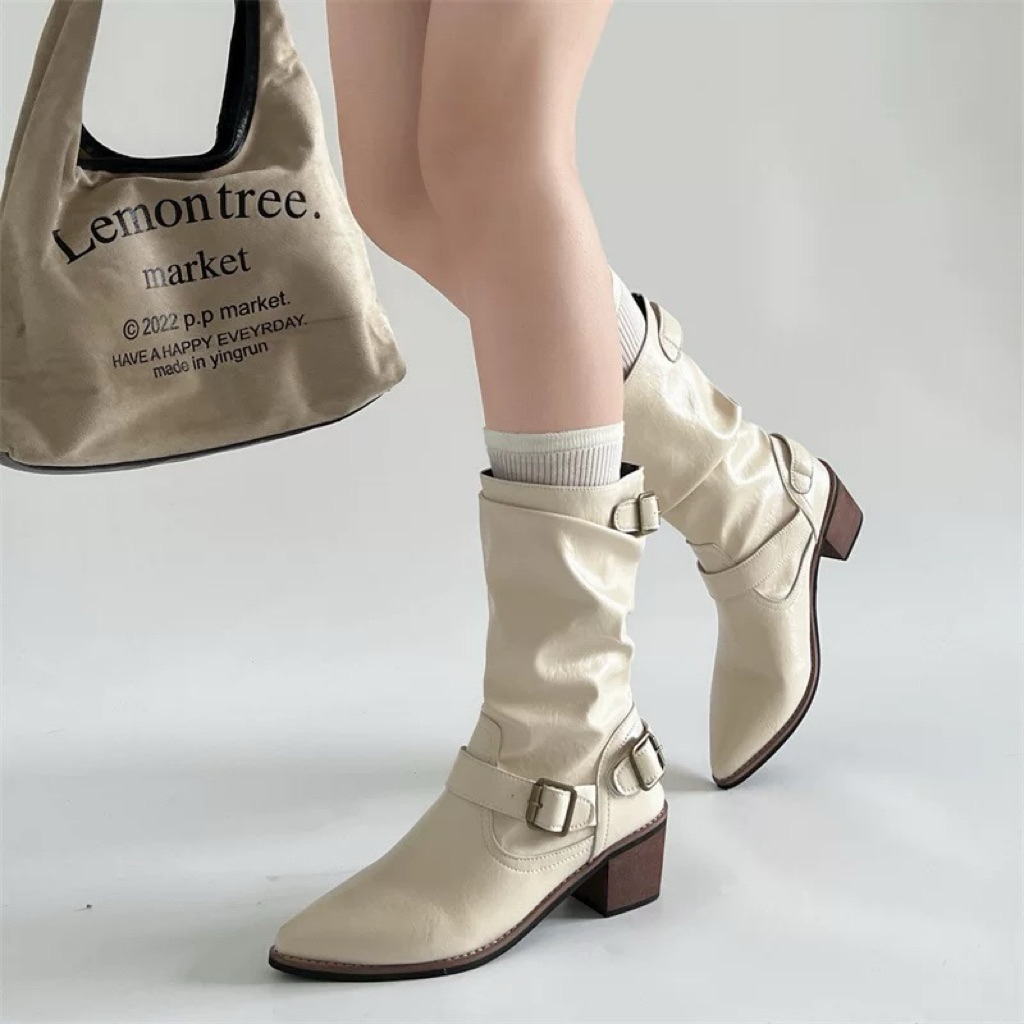 Bốt nữ Rebloom - Boot cổ cao 20cm đế vân gỗ cao 6cm không khoá kéo phối khuy chất da 2 lớp đẹp dày d