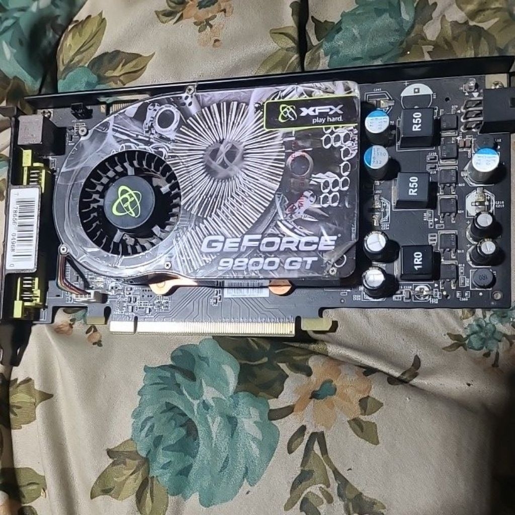 Vga 9800 gt mạnh gấp 3 lần Gt 210 gigabyte 1gb như hình LOL ok,  8400 gs mạnh hơn gt 210 full cổng