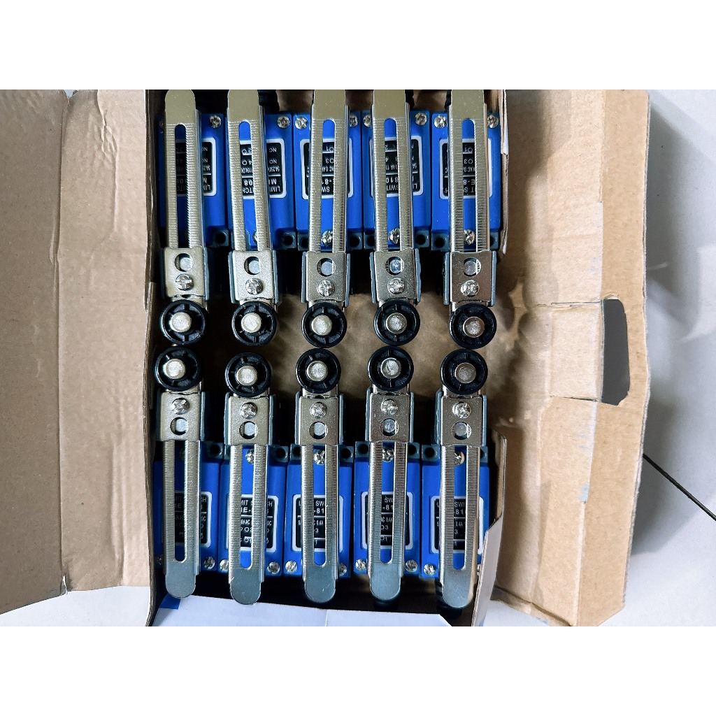 [Hộp 10 cái] Công tắc hành trình ME8108