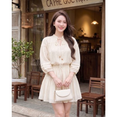 Set bộ Twentyfive gồm áo tay lửng, cổ V, viền tay và chân váy ngắn SAVH86