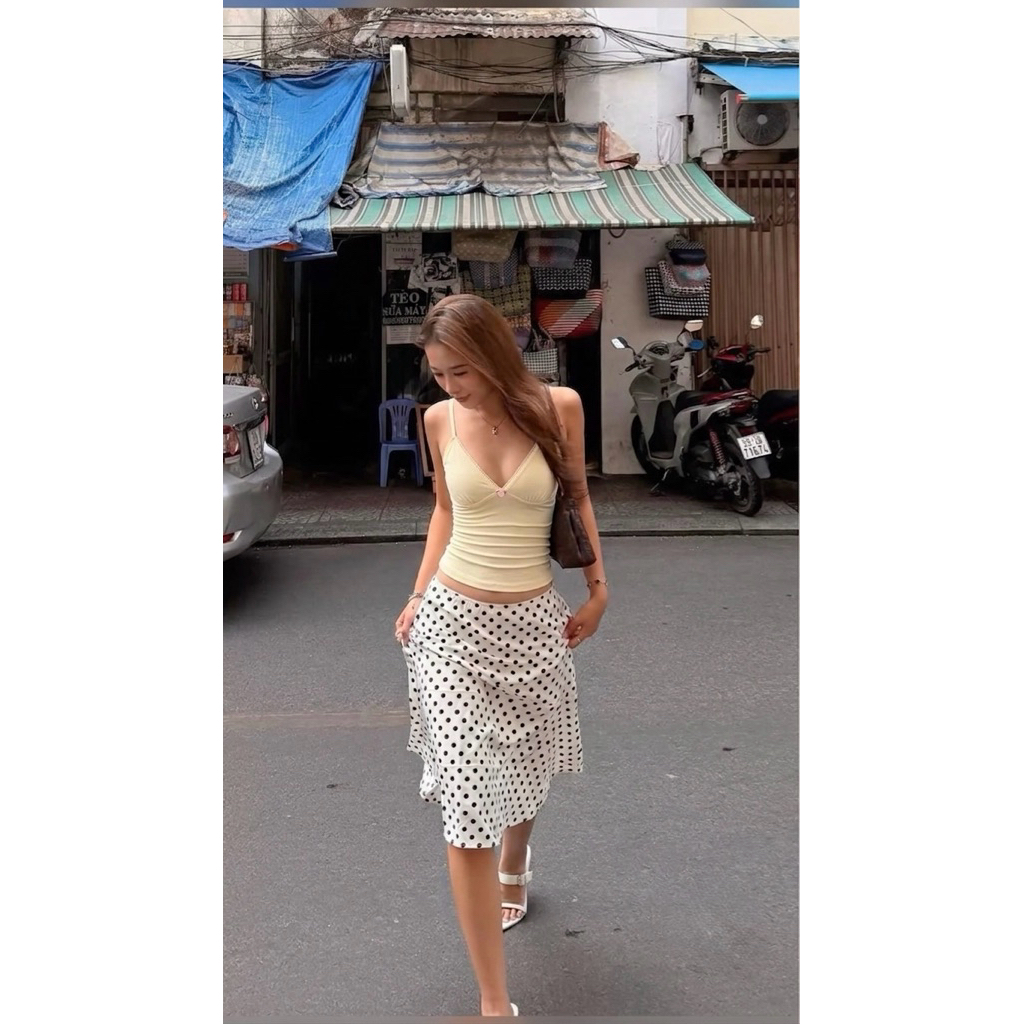 Áo 2 dây vàng đính hoa nhí CoCoMin | BigBuy360 - bigbuy360.vn
