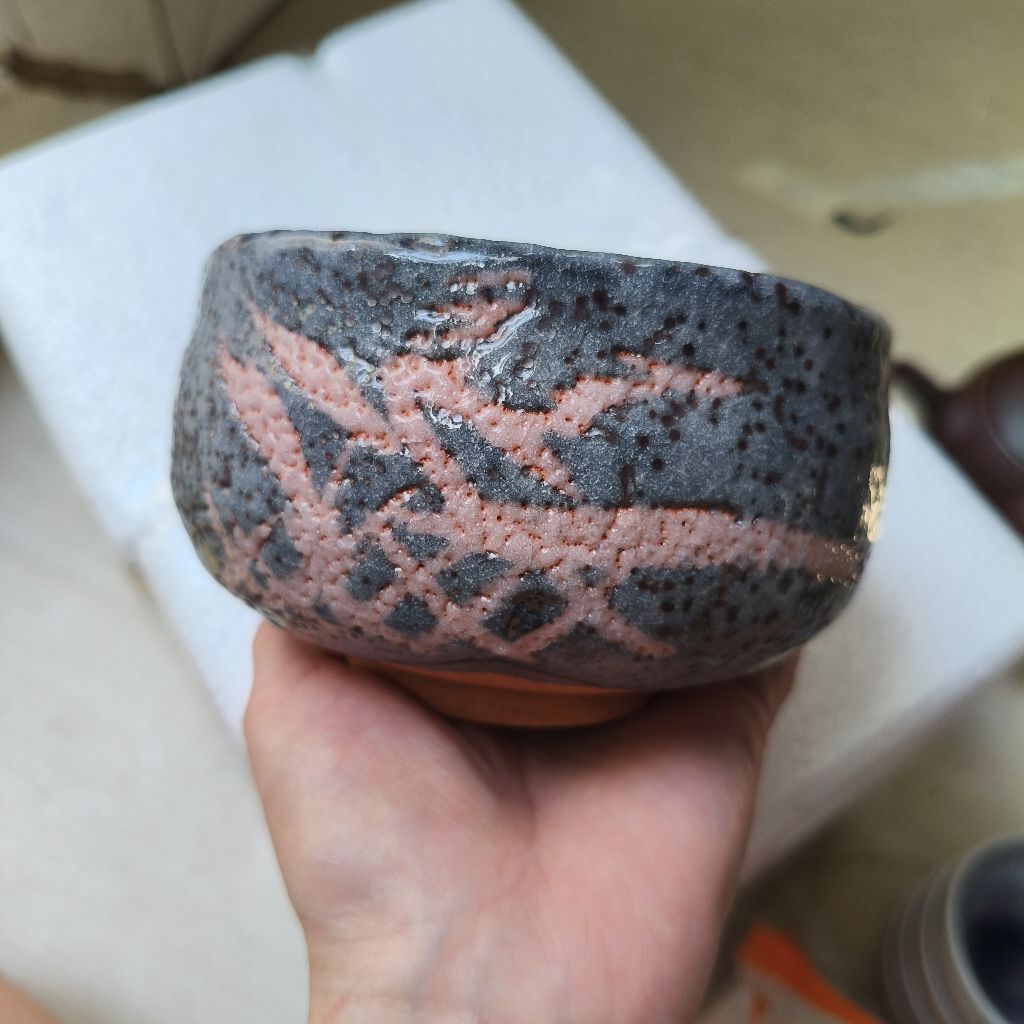 Bát chawan mộc shino xám hồng và bình hoa thúy hồng gốm Nhật