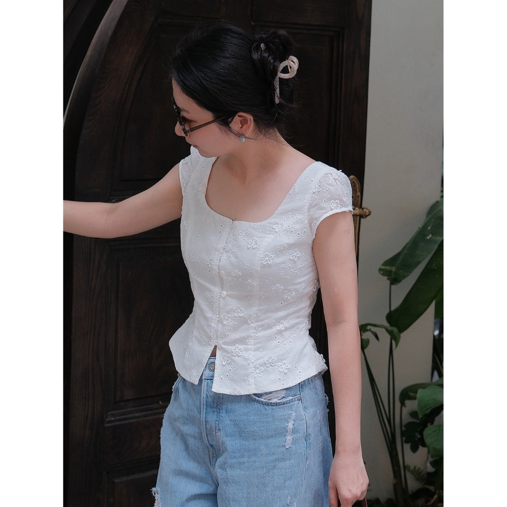Áo kiểu nữ cổ vuông vải hoa nổi 3d_by Trin (có chỉnh sửa theo số đo)