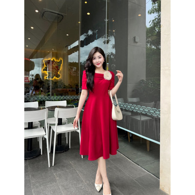 Váy xòe cổ vuông vạt vai có kèm  hoa cài chất liệu vải nhập Hàn cao cấp , kiểu dáng nhẹ nhang thanh lịch Evalover V20242
