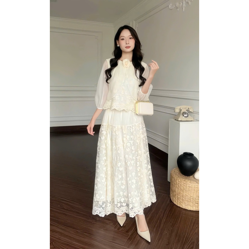 LA.NA DESIGN Set váy NORA  thiết kế màu kem chất tơ phối ren mềm mịn phong cách thanh lịch tinh tế -