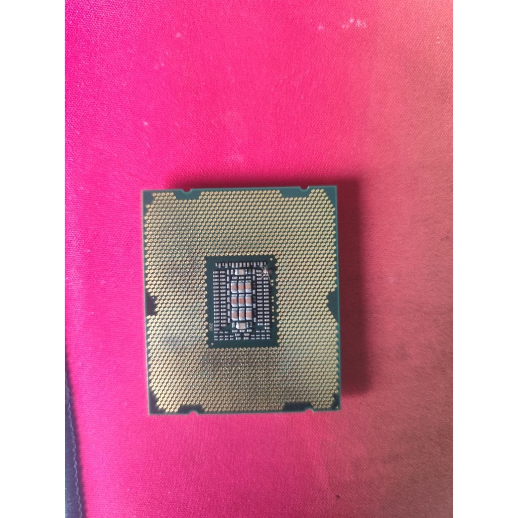 I7 3930K, đã mòn mất lớp chữ trên chip