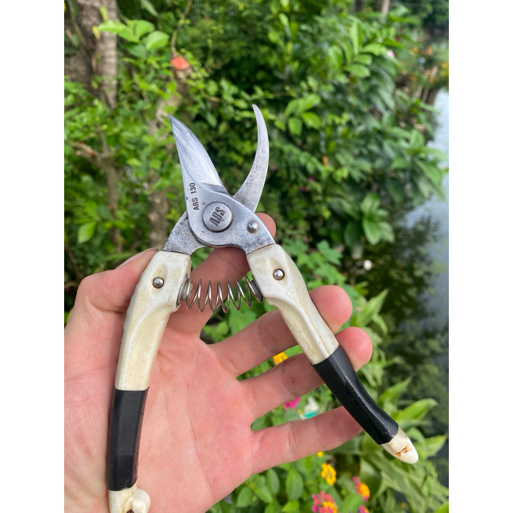 kéo cắt cành ARS130 lưỡi được mài chế thành lưỡi nhỏ,nhọn.thích hợp cho cắt và tỉa cành bonsai.kéo c