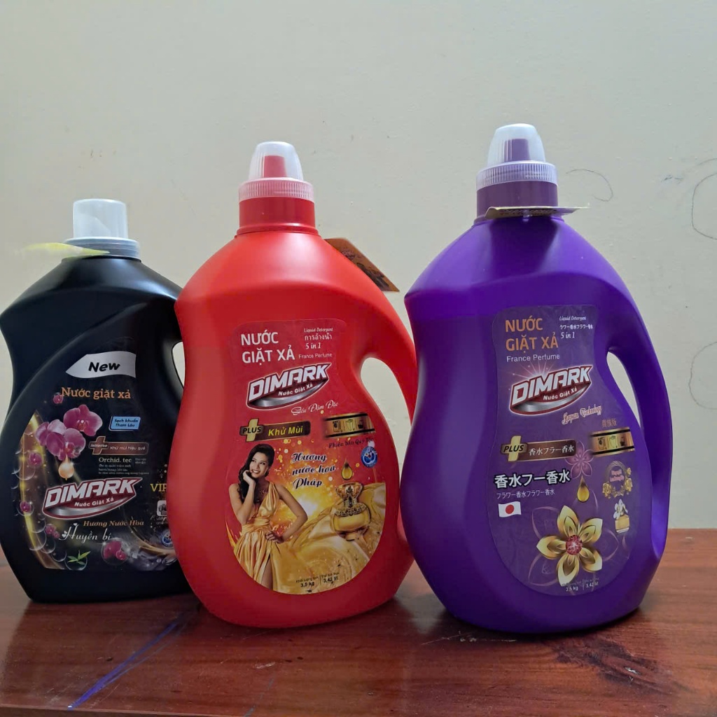 Nước giặt xả DIMARK ,can 3.5kg cao cấp có 4 màu lựa chọn(đen ,đỏ,vàng , tím