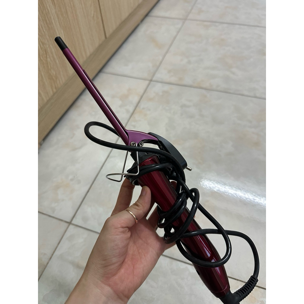 máy uốn tóc hippi